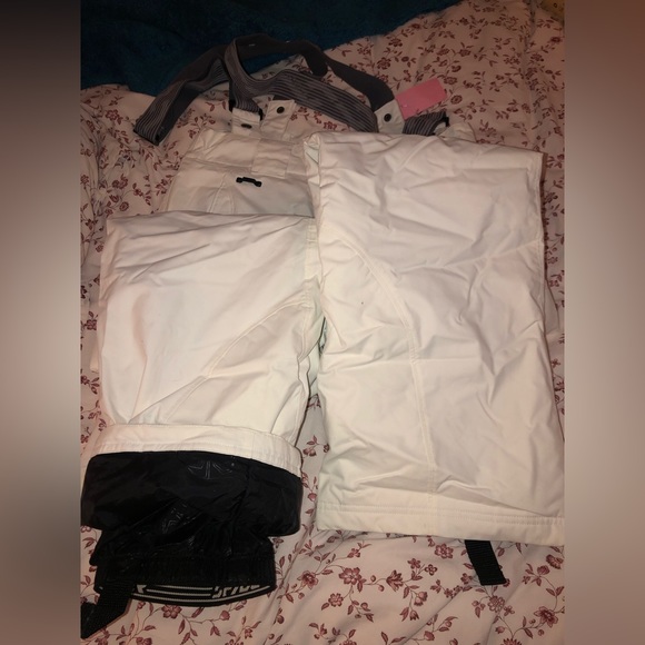 Spyder Women’s Ski Snow Bib with Removable Suspenders - Picture 9 of 15